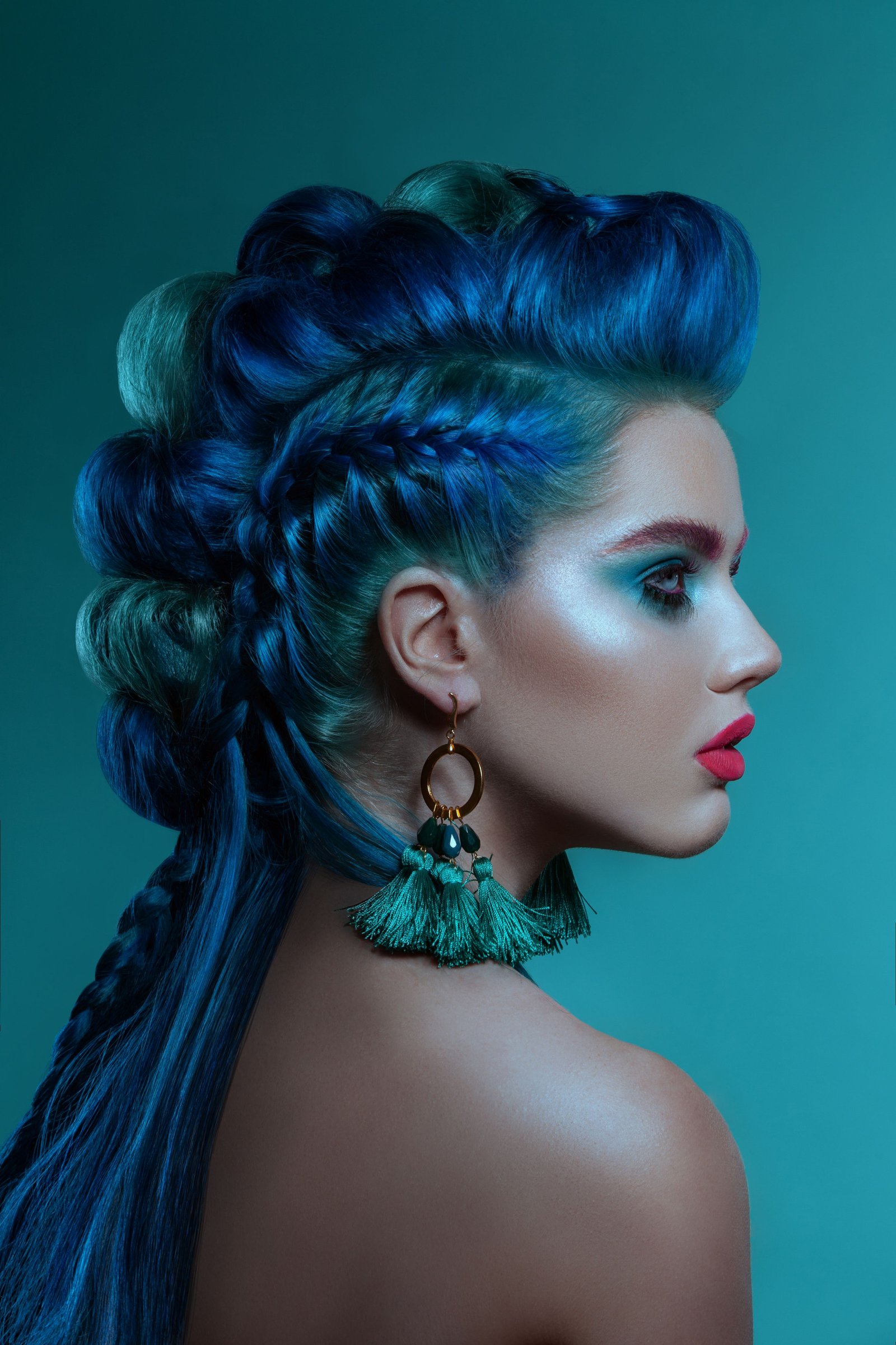 Hair styling class in session